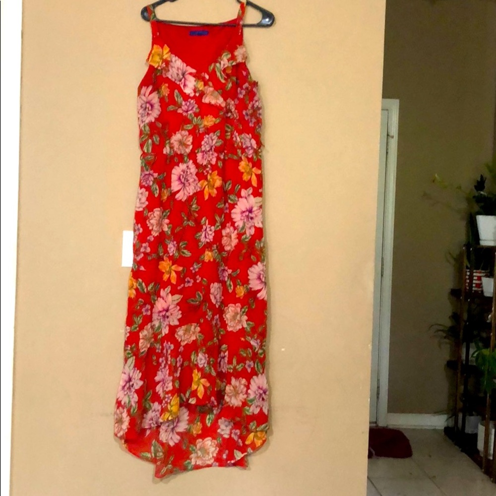 Beautiful long mix dress with ruffles.